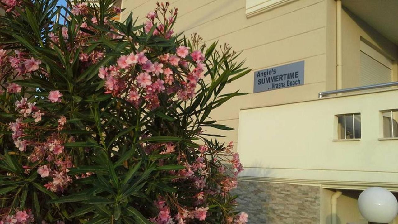 Angie'S Summertime Vrasná Dış mekan fotoğraf